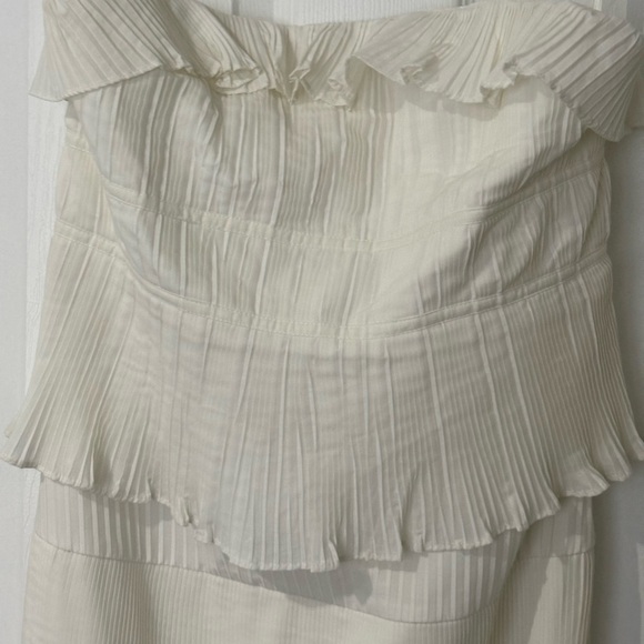 NWT anthropology Elegant White Ruffle Strapless Dress size M - Picture 4 of 6